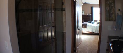 5 soverom, strykejern/-brett, wi-fi og sengetøy