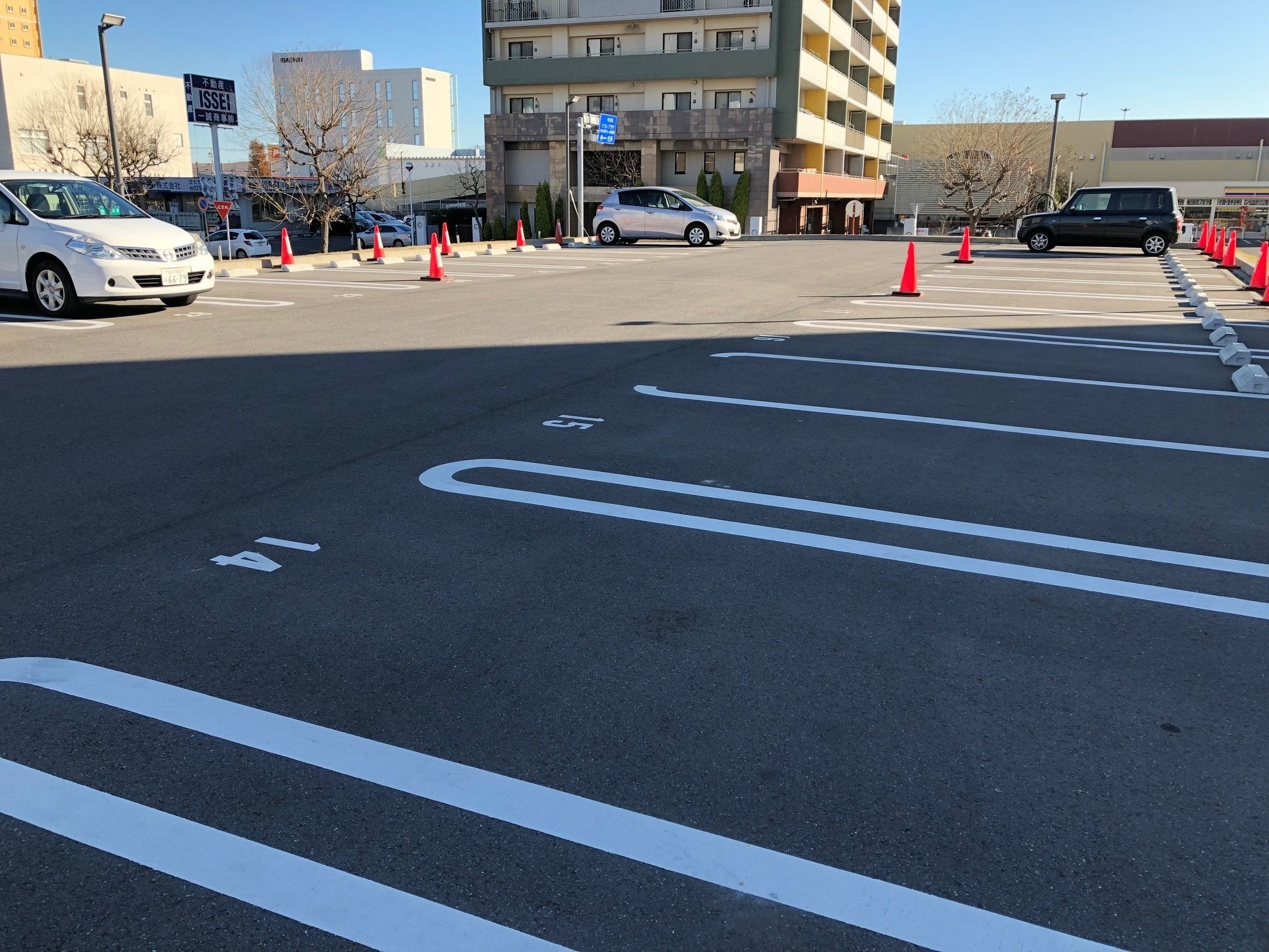 self-parking (surcharge) 400 per day