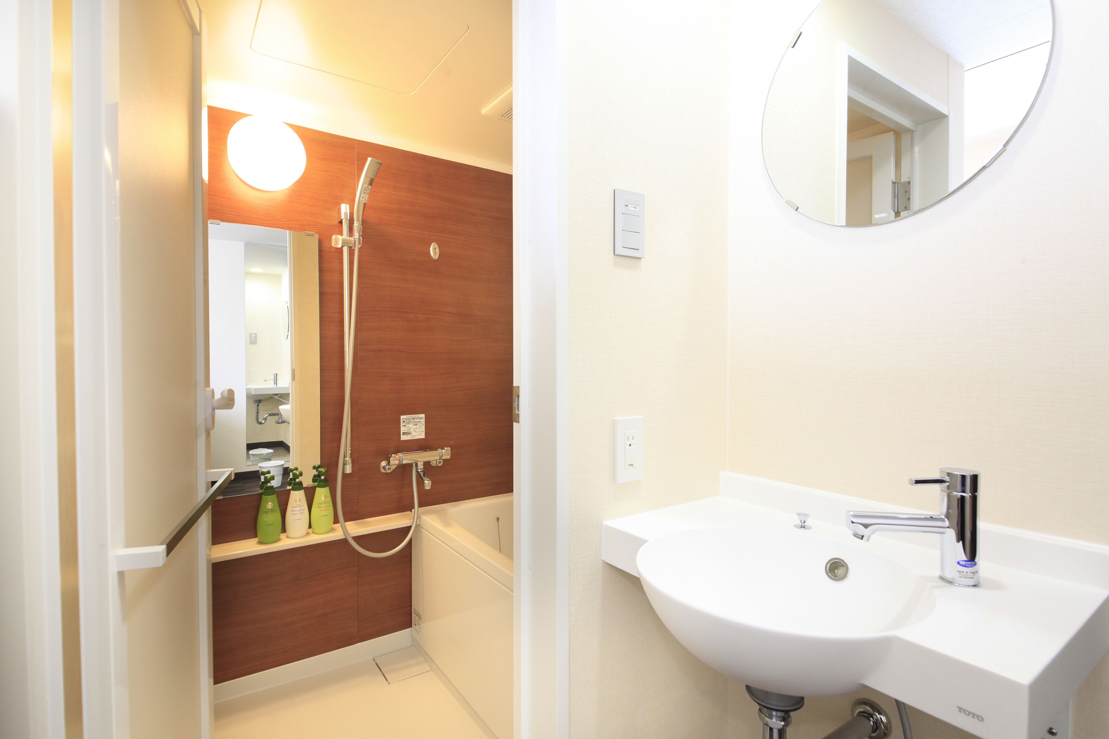 separate bathtub and shower, deep-soaking bathtub, free toiletries