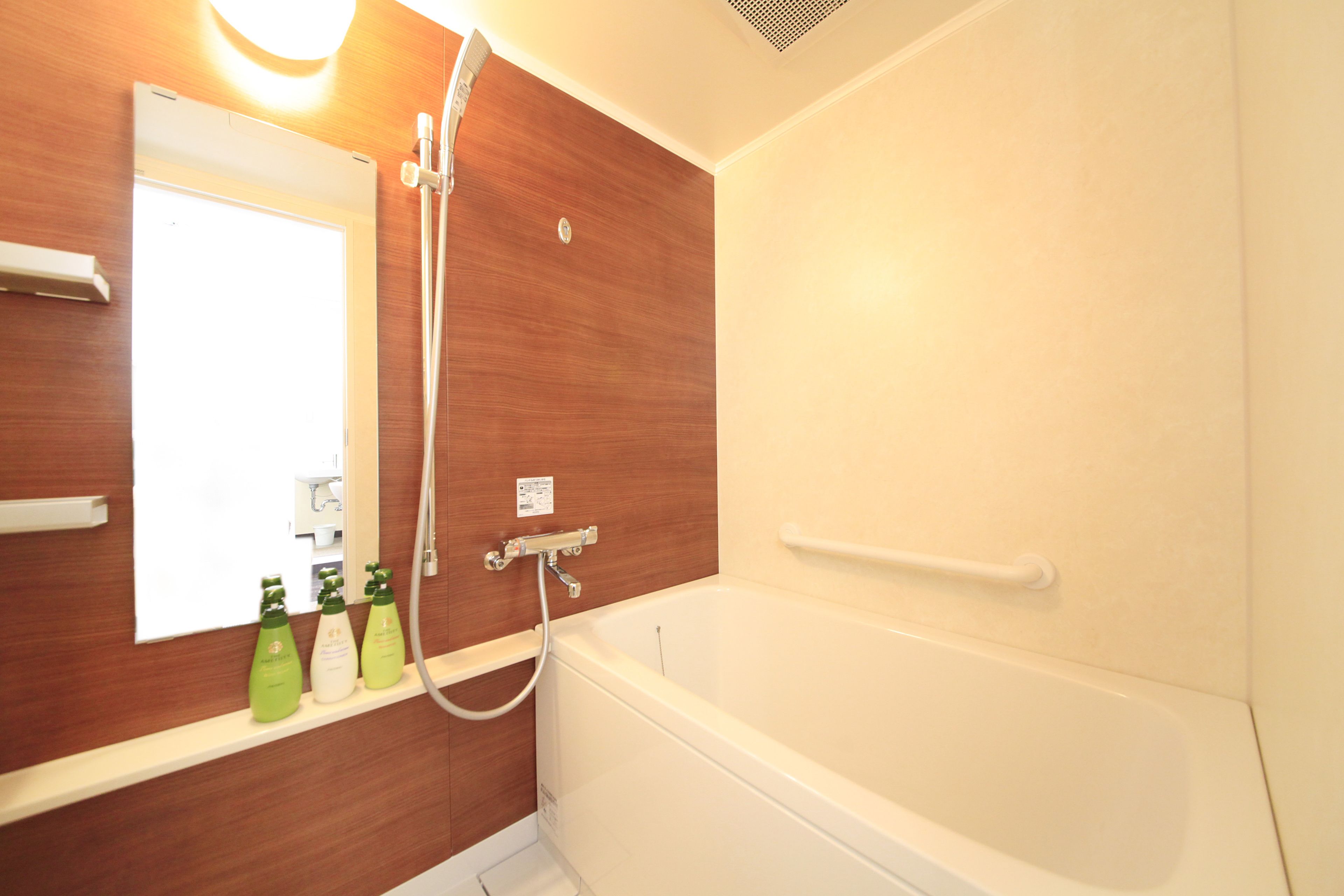 separate bathtub and shower, deep-soaking bathtub, free toiletries