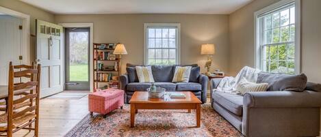 Smart-TV, Bücher, Arbeitsbereiche