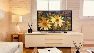 Smart TV, libri, stampante