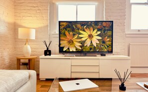 Smart TV, libri, stampante