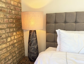 1 bedroom, iron/ironing board, travel cot, free WiFi - Elegant South Kensington Apartment Near Museums & Tube (London)