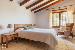 3 slaapkamers, een strijkplank/strijkijzer, gratis wifi