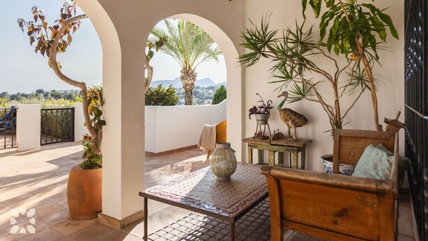 A sunlit patio with a table, chairs, and potted plants. - Villa SANDRO by Abahana Villas (Benissa)