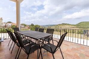 Outdoor dining - Modern Villa with Pool Close to Beaches for up to 8+2 Guests (Buje)