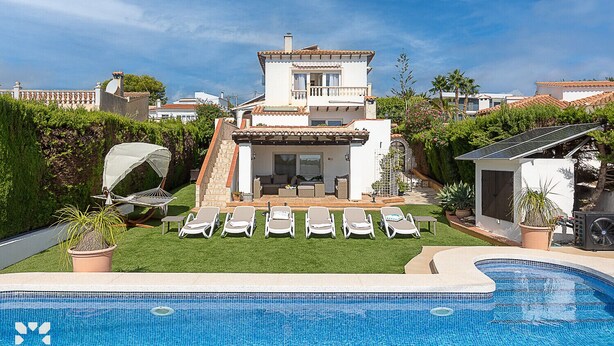 A poolside view of a house with a swimming pool, sun loungers, and a small garden area. - Villa RICA by Abahana Villas (Calpe)