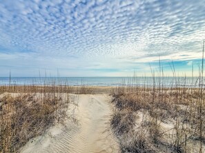 Beach nearby - Sandy Dream -  KDH Scrimshaw Condo, Oceanfront, Amazing Ocean View, Cargo Lift (Kill Devil Hills)