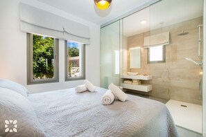 5 slaapkamers, een strijkplank/strijkijzer, gratis wifi