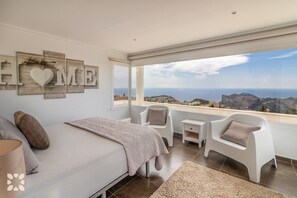 5 bedrooms, iron/ironing board, free WiFi