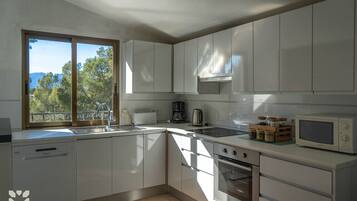 Réfrigérateur, micro-ondes, four, lave-vaisselle