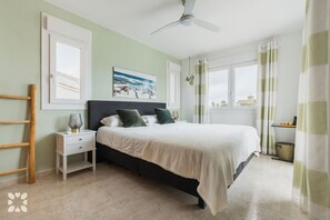 4 bedrooms, iron/ironing board, free WiFi