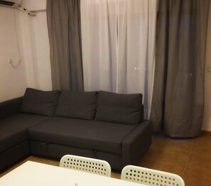 TV - Appartamento at 200 metri dal mare with 2 camera da letto (es pujols)