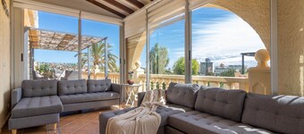 Villa Airlie by Abahana Villas