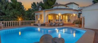 Villa GREEN GRASS by Abahana Villas