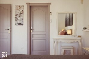 5 bedrooms, iron/ironing board, free WiFi