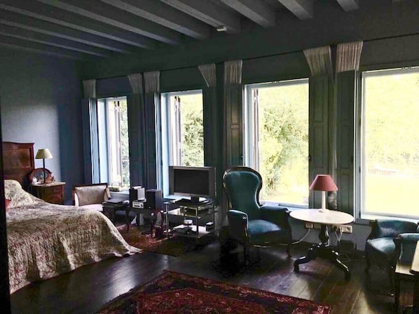 6 室のベッドルーム、アイロン / アイロン台、WiFi、ベッドシーツ