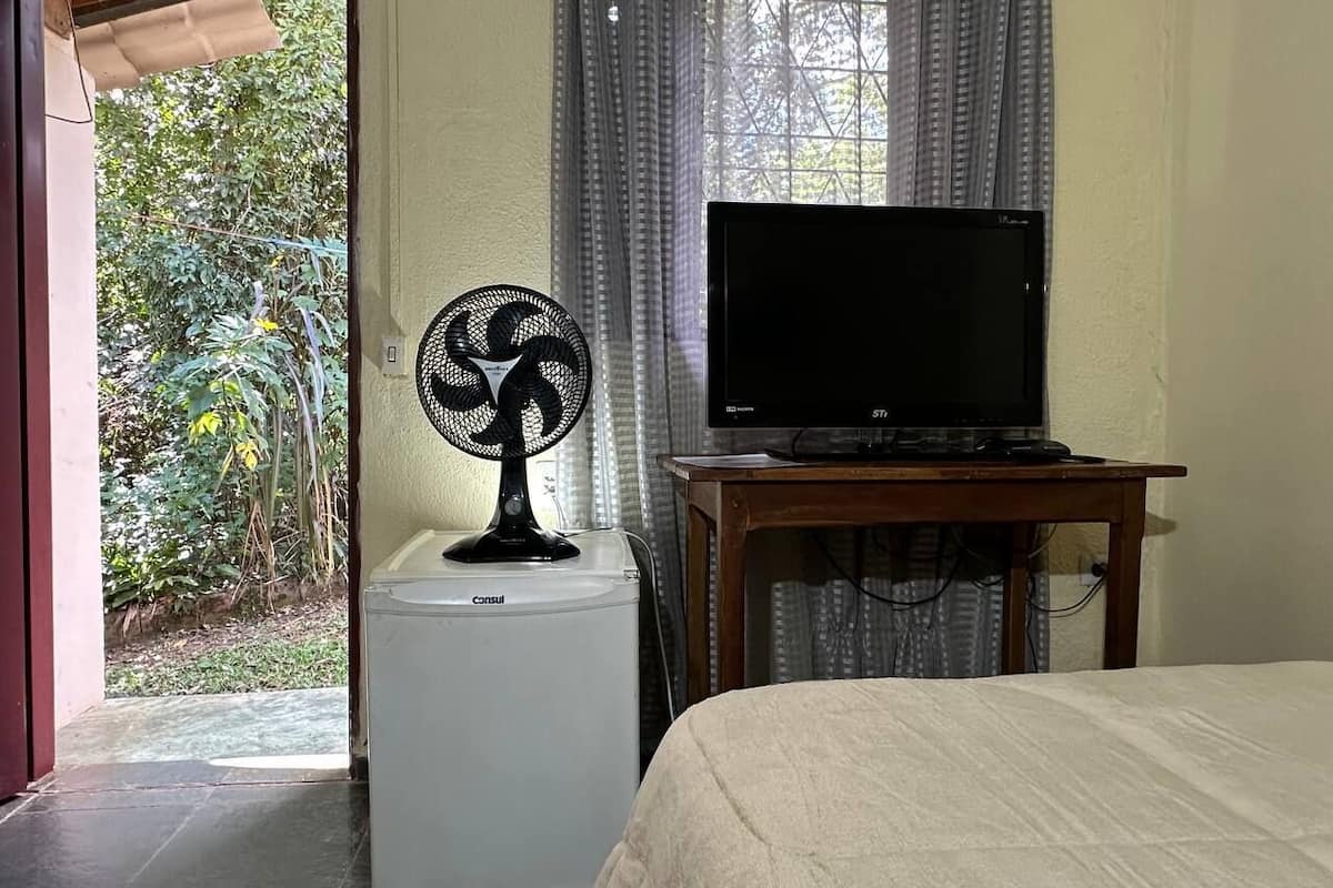Phòng Suite Tiêu chuẩn, 1 giường đôi, tủ lạnh, khu vực vườn | 1 phòng ngủ, bộ trải giường