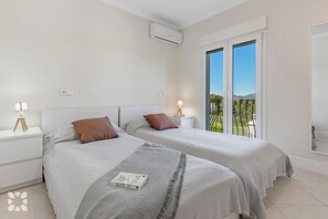 3 chambres, fer et planche à repasser, Wi-Fi gratuit