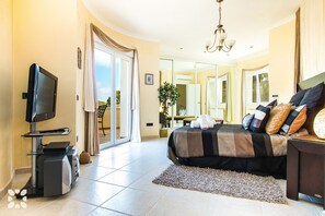 3 slaapkamers, een strijkplank/strijkijzer, gratis wifi