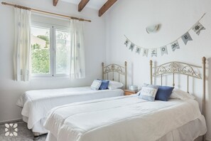 3 slaapkamers, een strijkplank/strijkijzer, gratis wifi