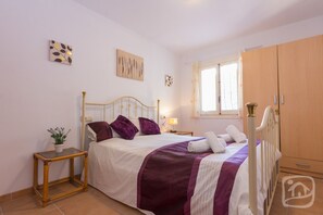 3 slaapkamers, een strijkplank/strijkijzer, gratis wifi