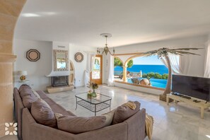 TV, fireplace - Villa GAVIOTA by Abahana Villas (Moraira)