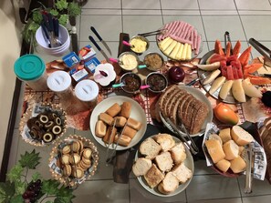 Free daily buffet breakfast