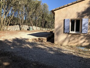 Property grounds - Le clos du Marcel, South Ardèche House with air-conditioning, swimming pool, enclosed grounds of 2000m2 (Orgnac-l'Aven)