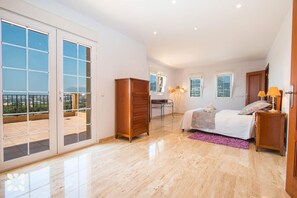 5 Schlafzimmer, Bügeleisen/Bügelbrett, kostenloses WLAN