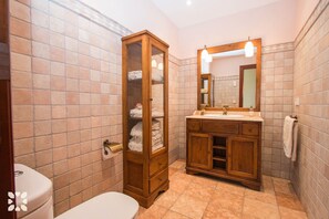 Banyera i assecador de cabells