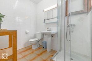 Baignoire, sĂšche-cheveux