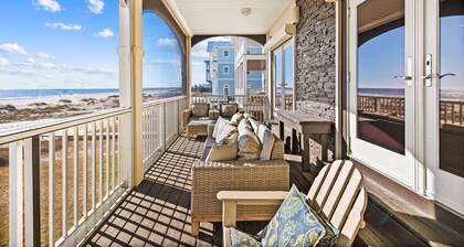 Sweetwater Villa: Charming Beachfront Home- Sleeps 12, Hot Tub