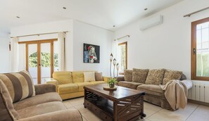 Fireplace, DVD player - Villa MEDINA 20 by Abahana Villas (Moraira)