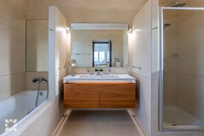 Badewanne, Haartrockner