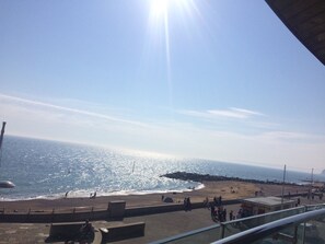Beach - Beachside, stunning apartment with sea and harbour views (West Bay, Bridport)