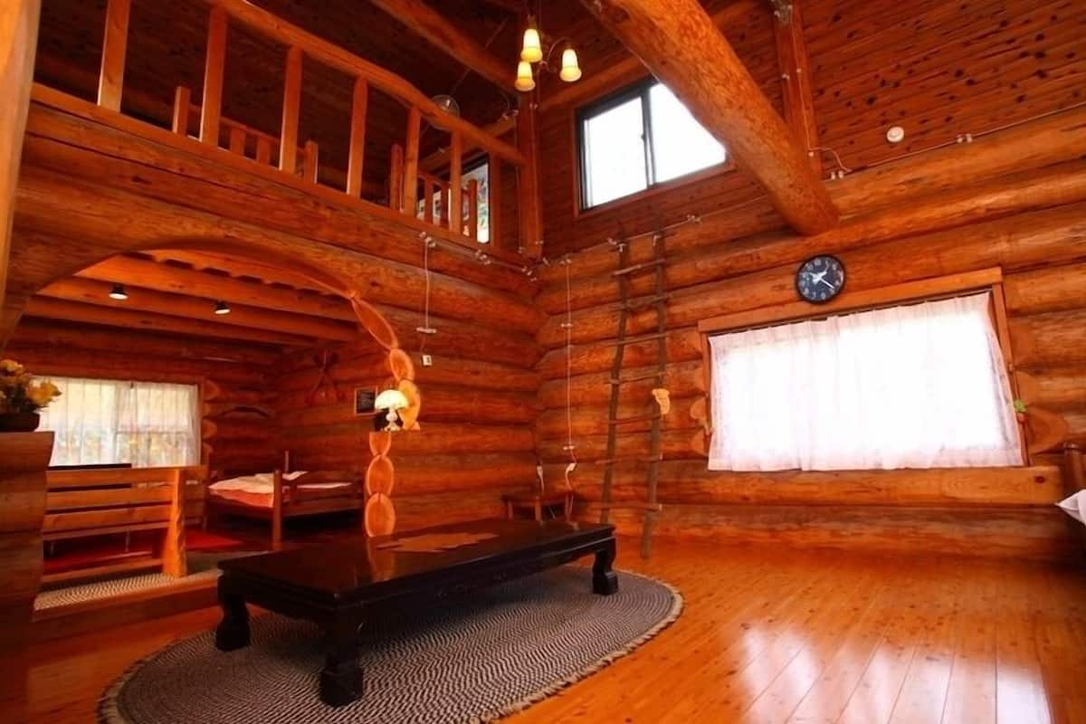 Huis, niet-roken (Log, for up to 5 People, Run of House) | 1 slaapkamer, een bureau