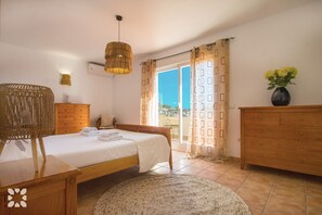 4 chambres, fer et planche à repasser, Wi-Fi gratuit