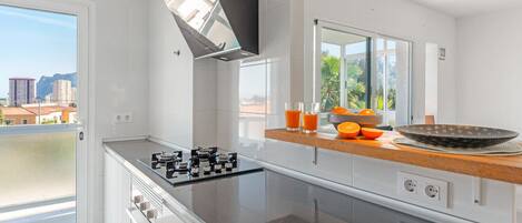 Refrigerador, microondas, horno, lavavajillas