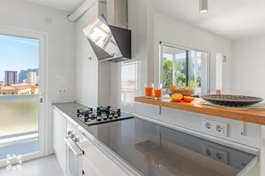 Frigorifero, microonde, forno, lavastoviglie