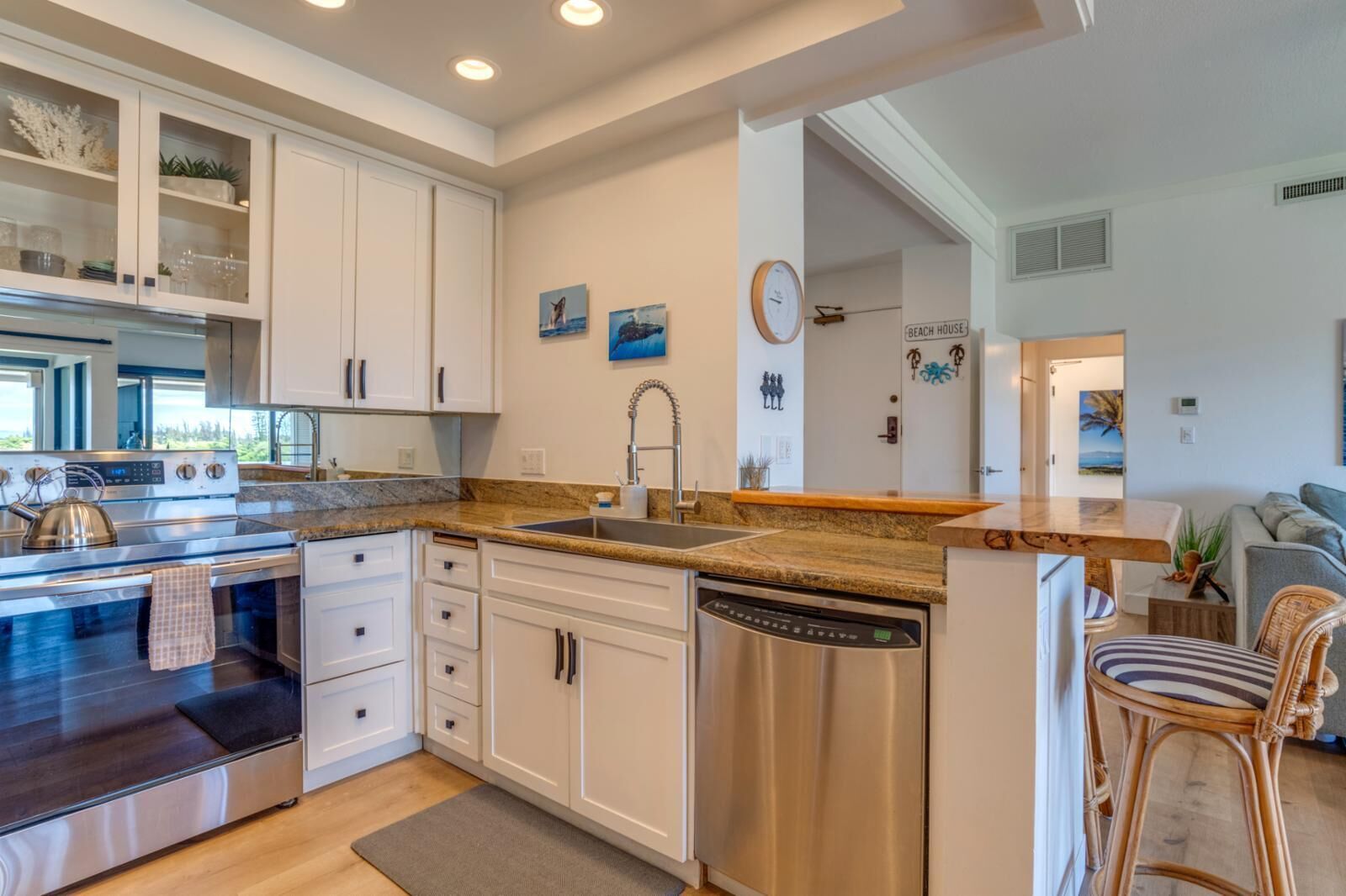Microwave, oven, dishwasher, coffee/tea maker