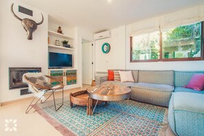 Televisie en een open haard