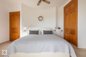 4 slaapkamers, een strijkplank/strijkijzer, gratis wifi
