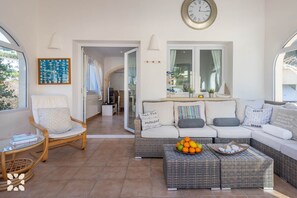 Televisie en een open haard