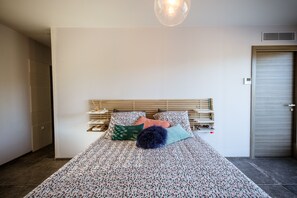 4 bedrooms, WiFi, bed sheets