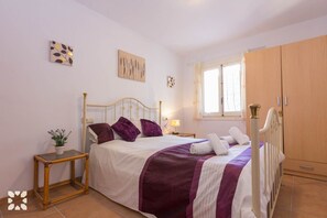 6 slaapkamers, een strijkplank/strijkijzer, gratis wifi