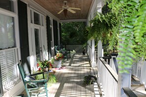Terrace/patio - Southern Charm with Water, Golf course and more! (Beaufort)
