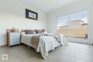 3 slaapkamers, een strijkplank/strijkijzer, gratis wifi