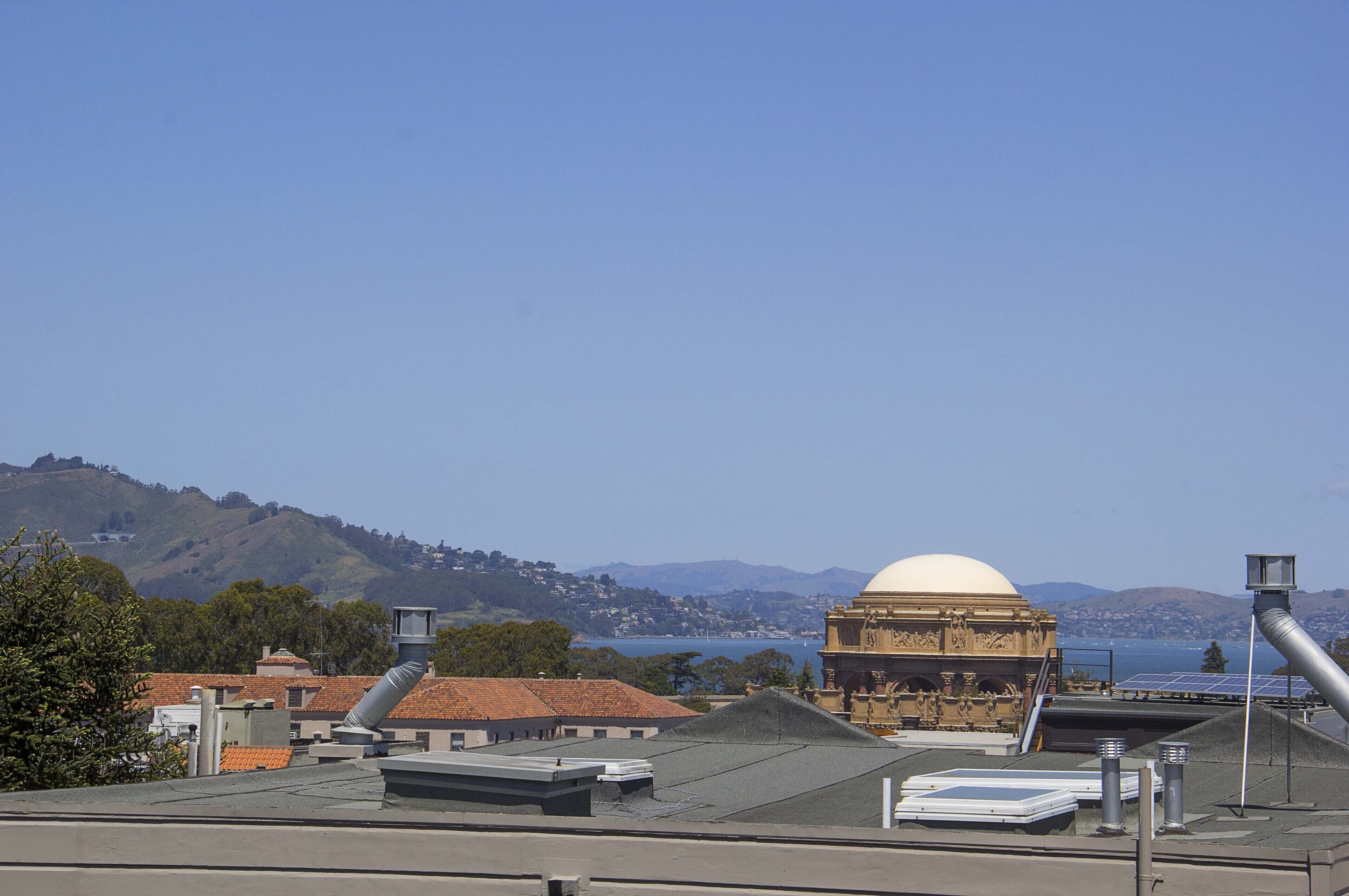 Furnished 3br \/ 2ba Luxury condo in Cow Hollow with stunning views